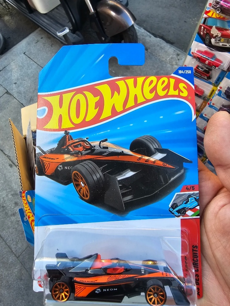 New Hot Wheels 2025 N Case, Po - Model Kit Bmw ulasan dan harga